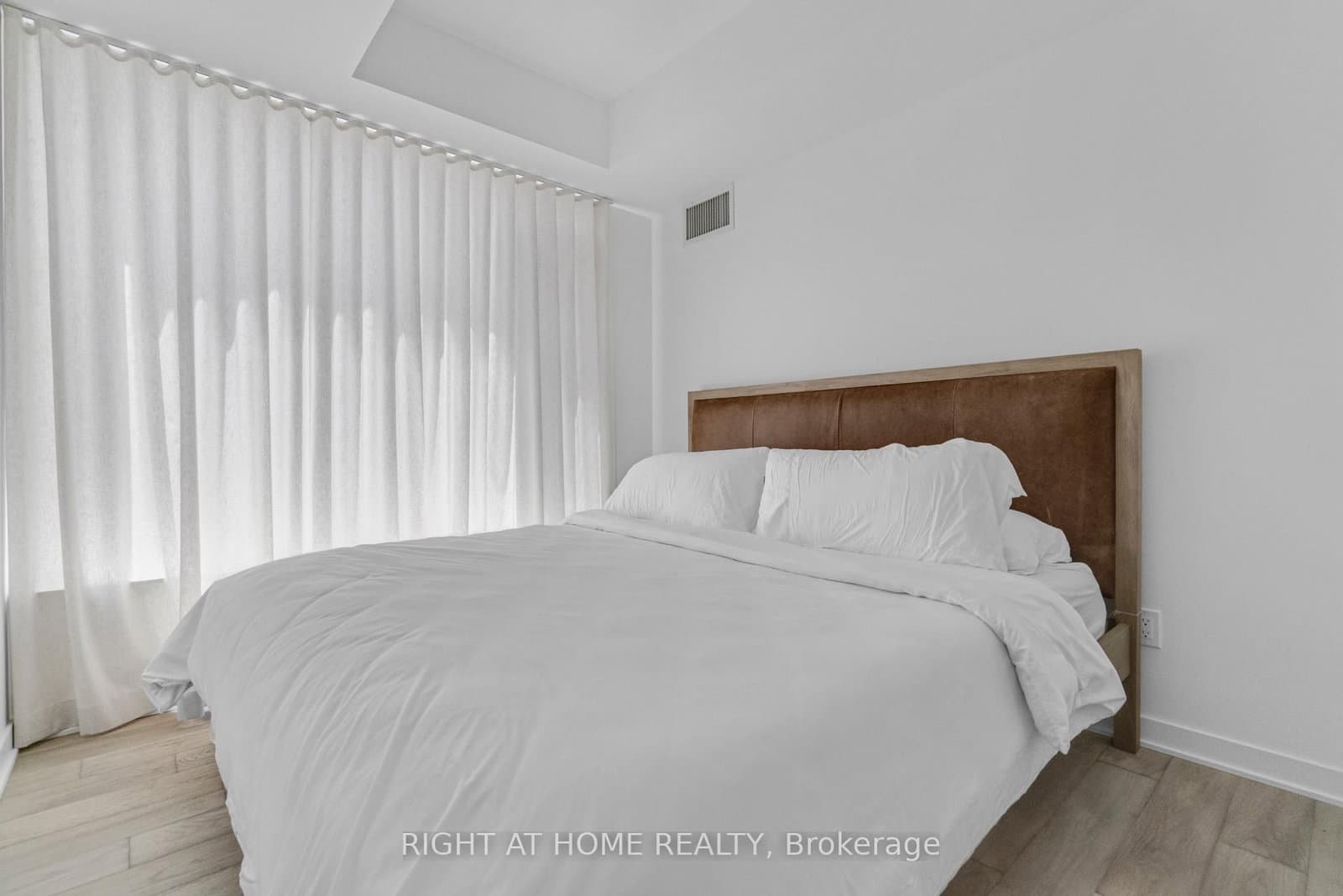 11 Yorkville Avenue, Unit 2113 thumbnail 17