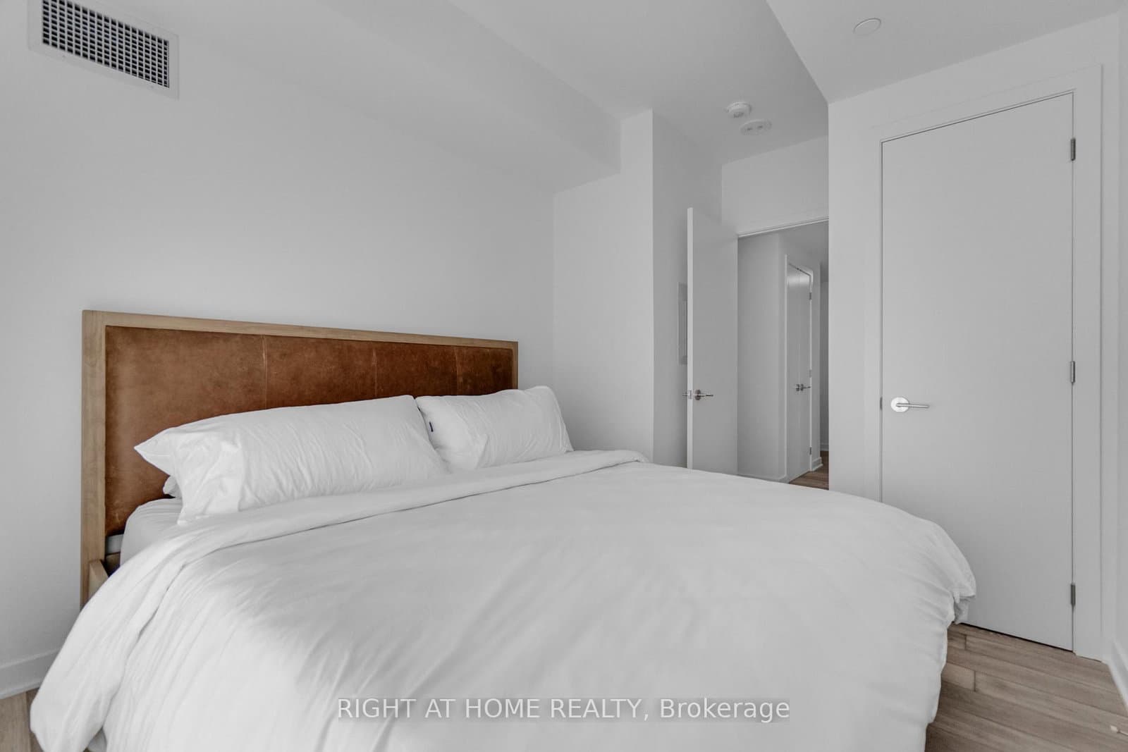 11 Yorkville Avenue, Unit 2113 thumbnail 18