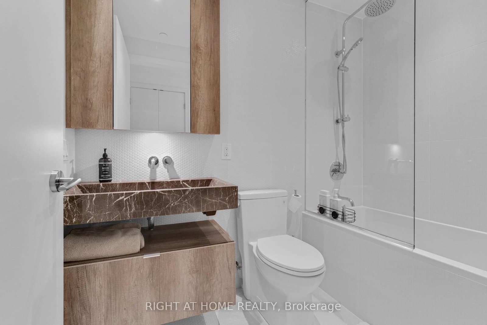 11 Yorkville Avenue, Unit 2113 thumbnail 20