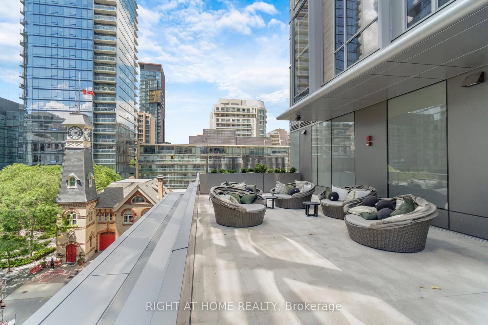 11 Yorkville Avenue, Unit 2113 thumbnail 21