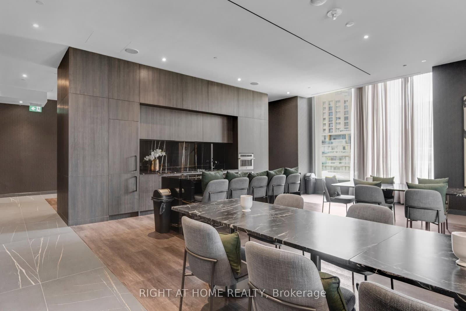 11 Yorkville Avenue, Unit 2113 thumbnail 23