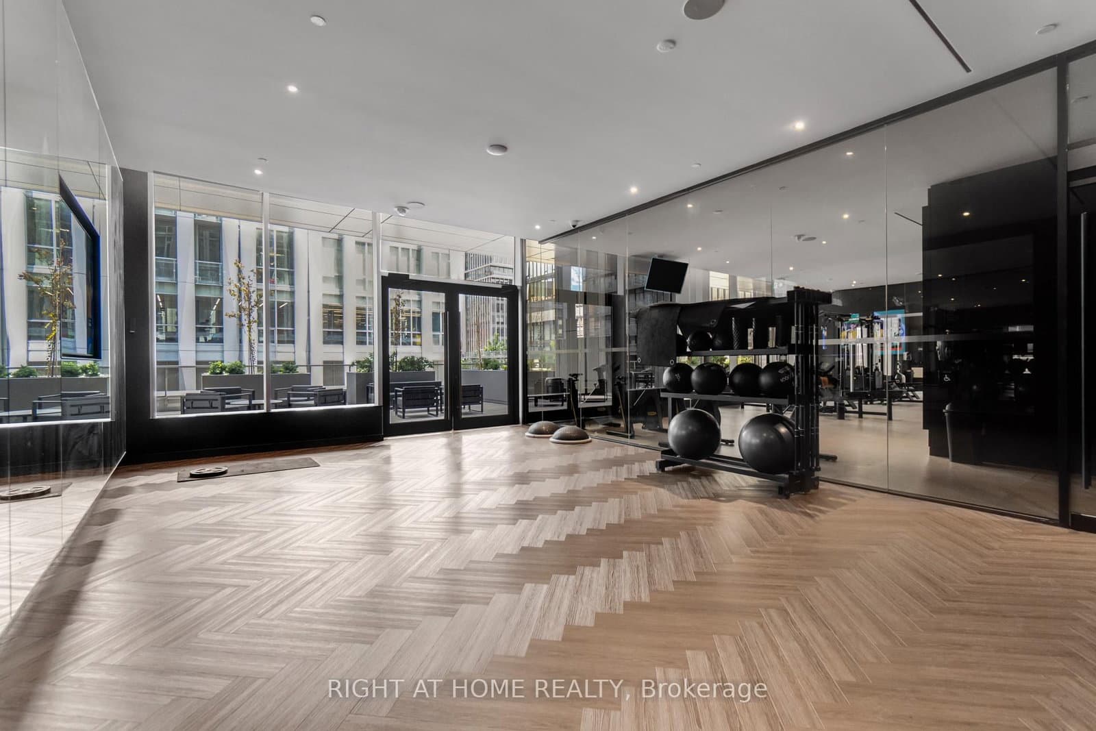 11 Yorkville Avenue, Unit 2113 thumbnail 24