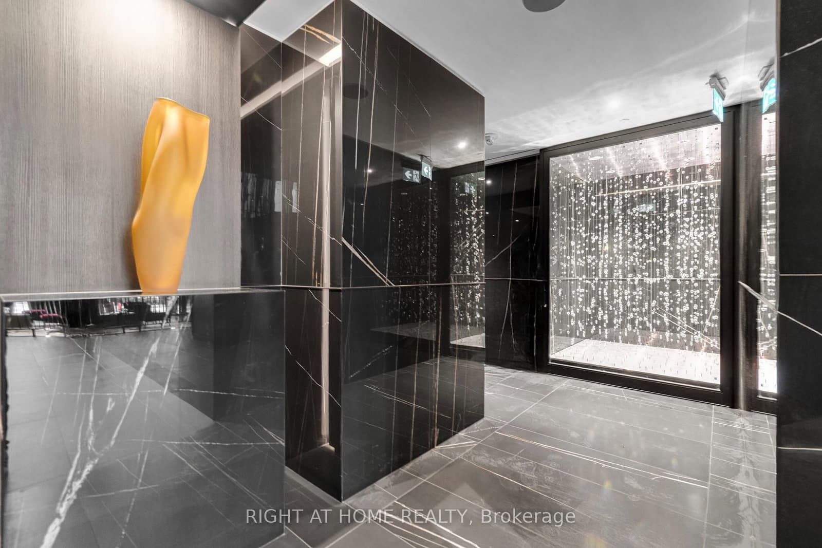 11 Yorkville Avenue, Unit 2113 thumbnail 5