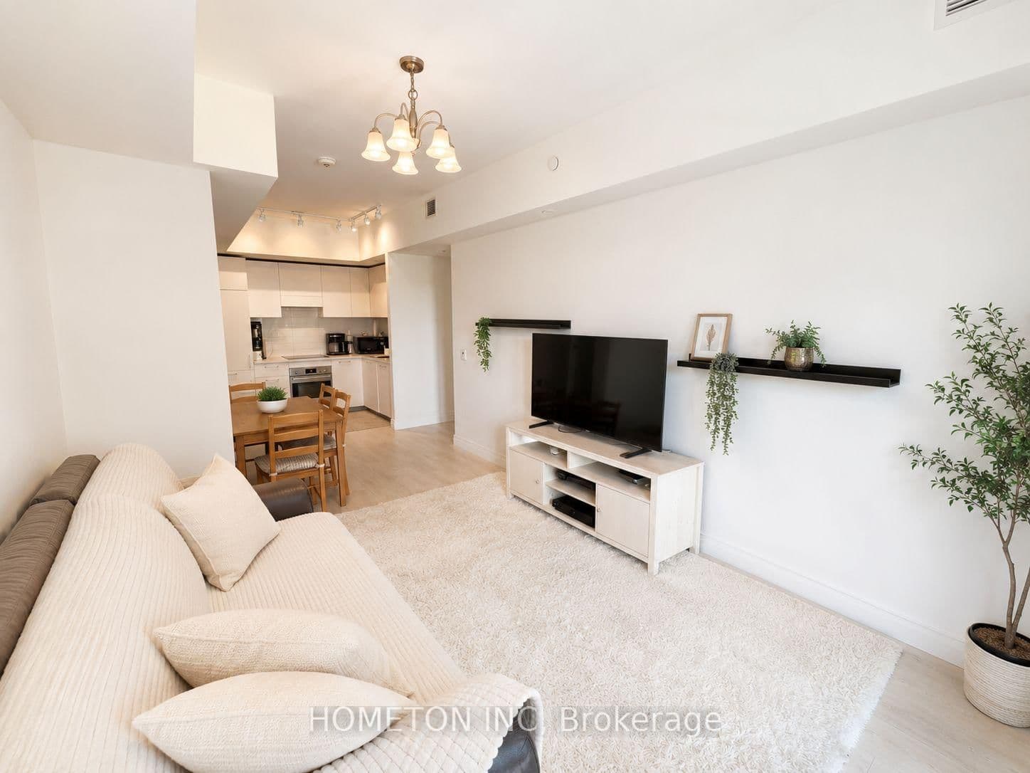 33 Frederick Todd Way, Unit 817 thumbnail 4