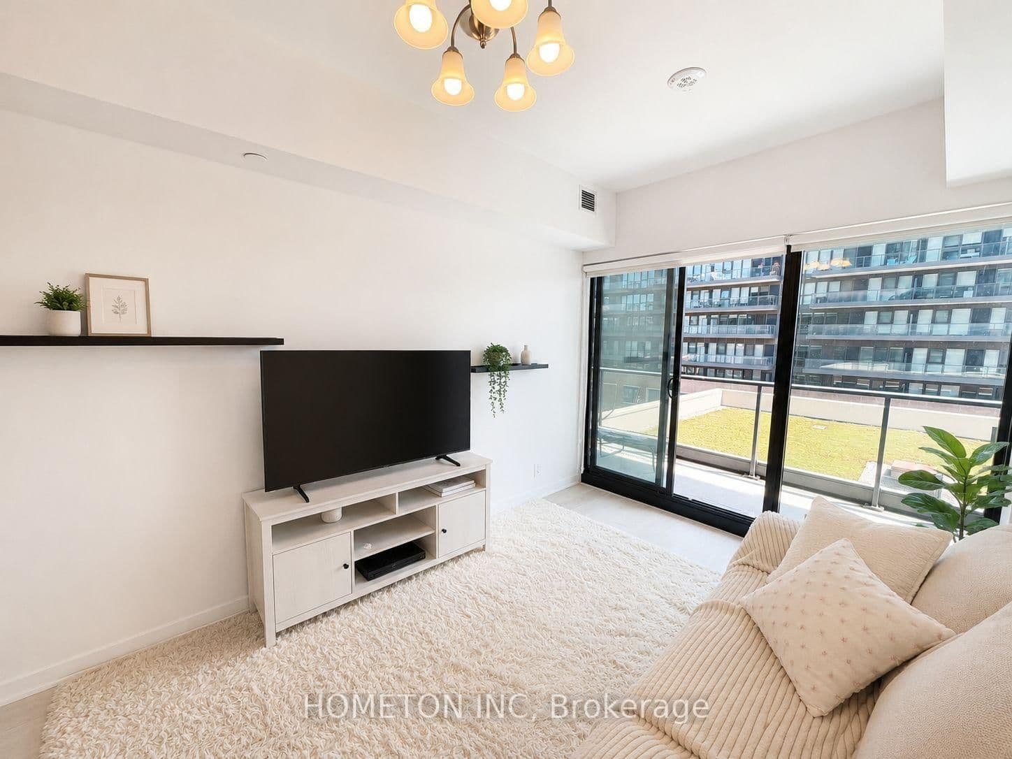 33 Frederick Todd Way, Unit 817 thumbnail 5