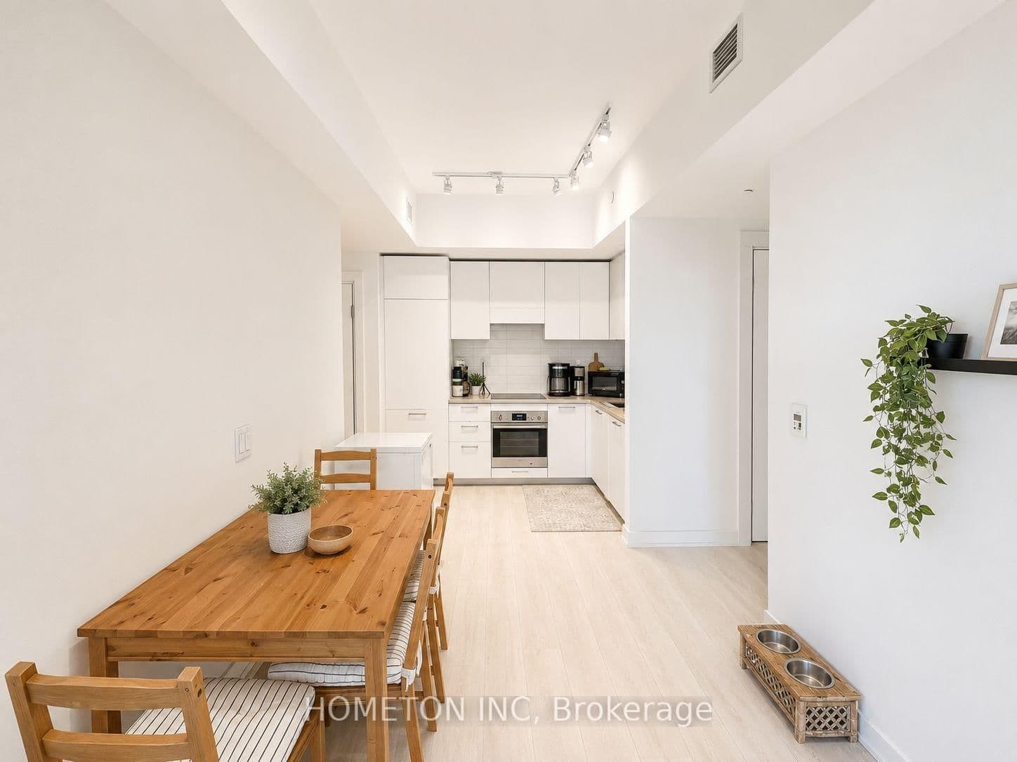 33 Frederick Todd Way, Unit 817 thumbnail 9