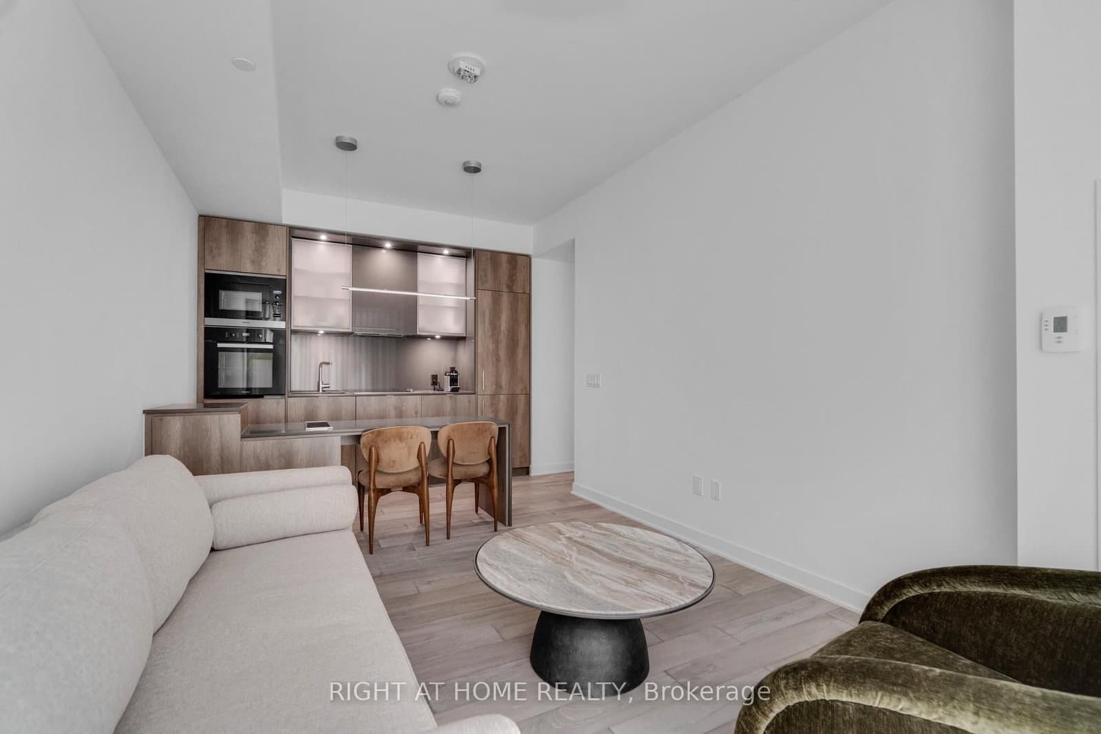 11 Yorkville Avenue, Unit 2113 thumbnail 12