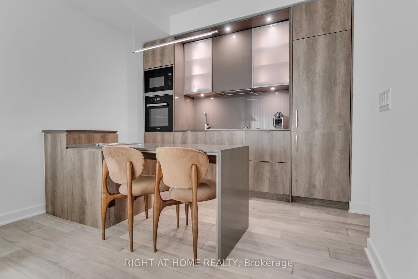 11 Yorkville Avenue, Unit 2113 thumbnail 13