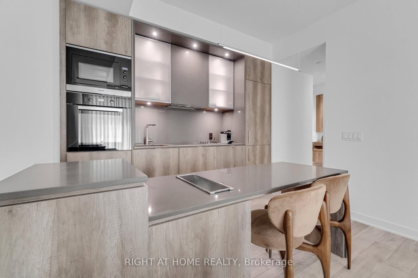 11 Yorkville Avenue, Unit 2113 thumbnail 14