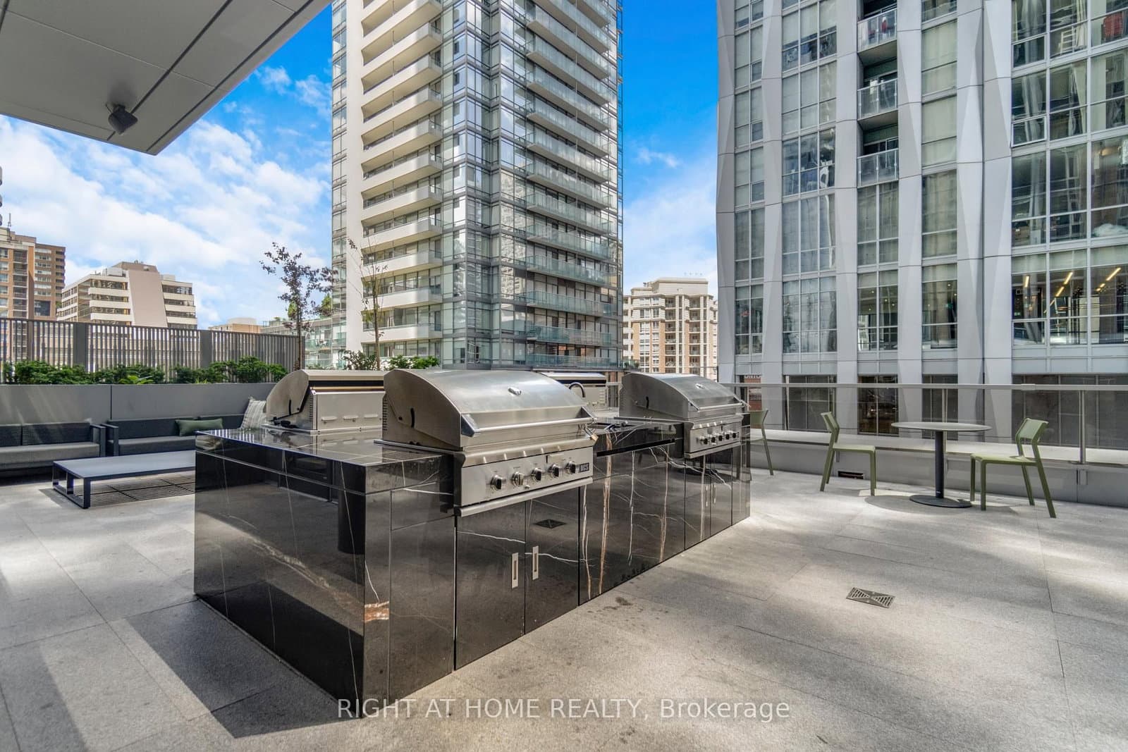 11 Yorkville Avenue, Unit 2113 thumbnail 26
