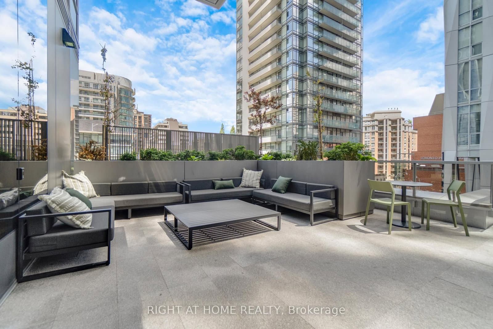 11 Yorkville Avenue, Unit 2113 thumbnail 27