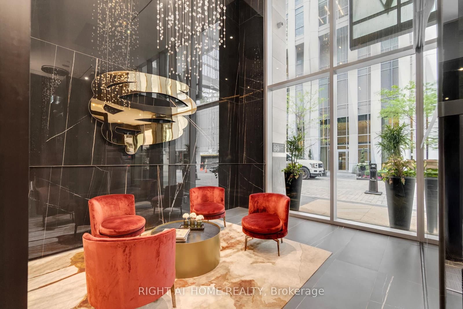 11 Yorkville Avenue, Unit 2113 thumbnail 4