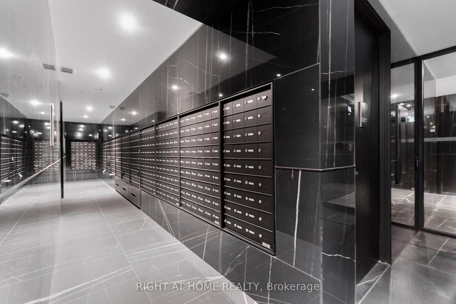 11 Yorkville Avenue, Unit 2113 thumbnail 5