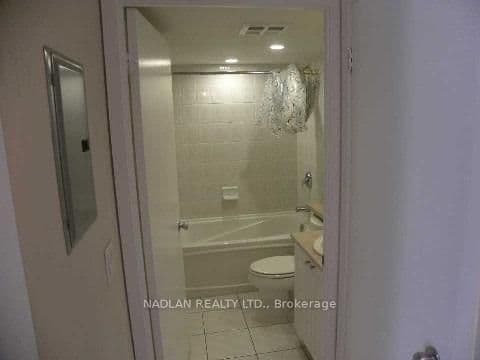 8 Park Road, Unit 1603 thumbnail 14