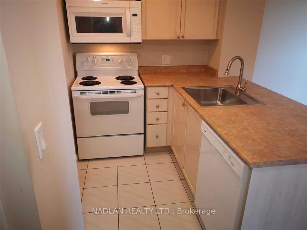 8 Park Road, Unit 1603 thumbnail 4