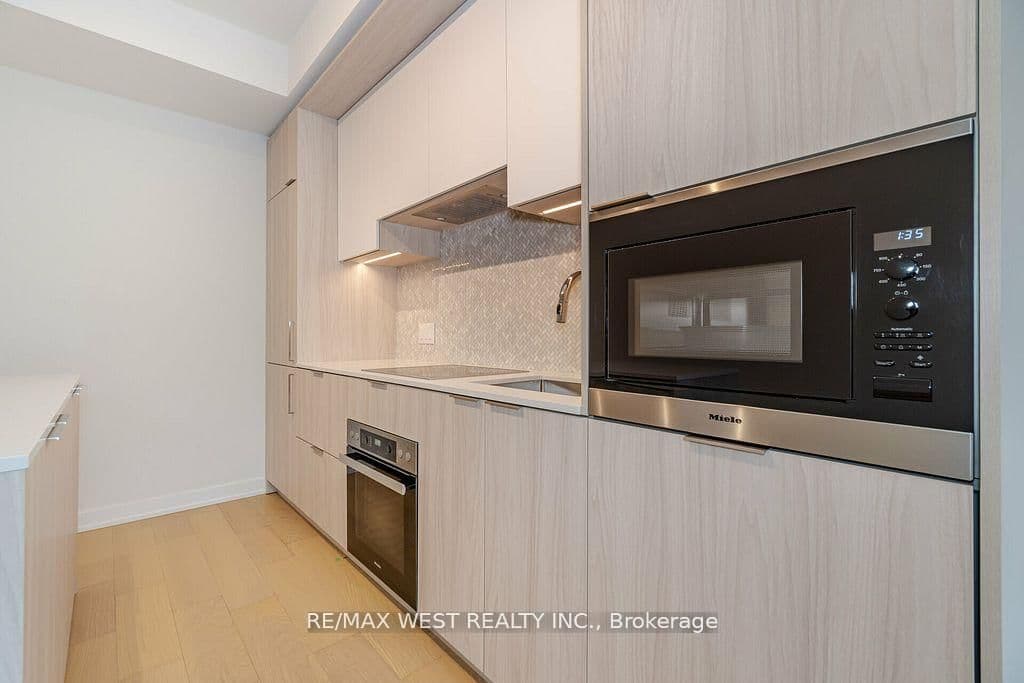 123 Portland Street, Unit 403 thumbnail 10