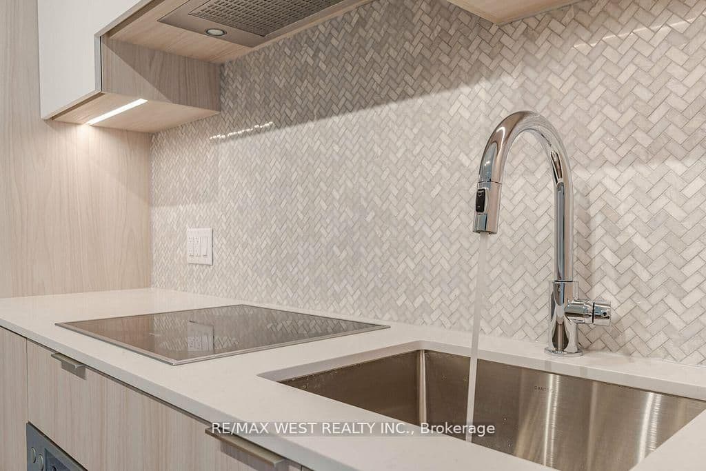 123 Portland Street, Unit 403 thumbnail 11