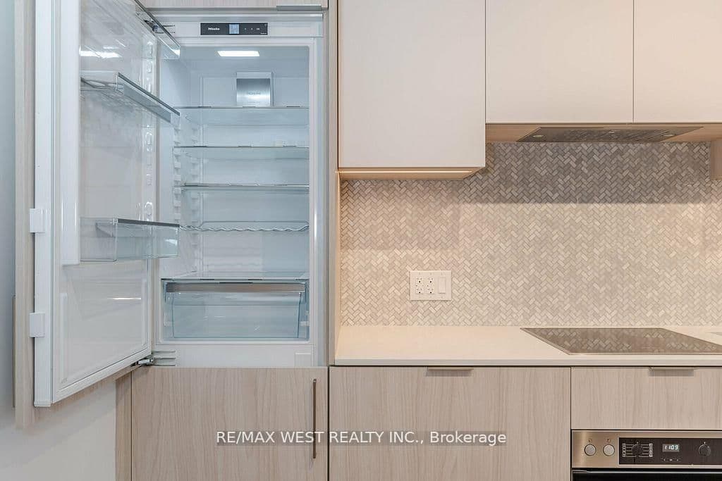 123 Portland Street, Unit 403 thumbnail 13