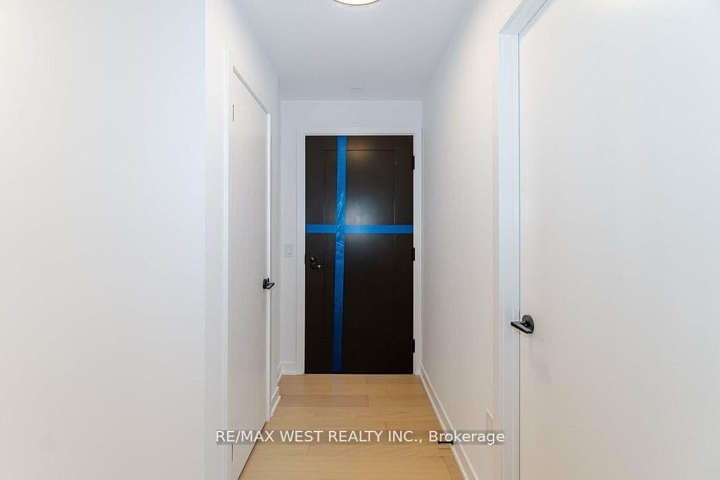 123 Portland Street, Unit 403 thumbnail 3