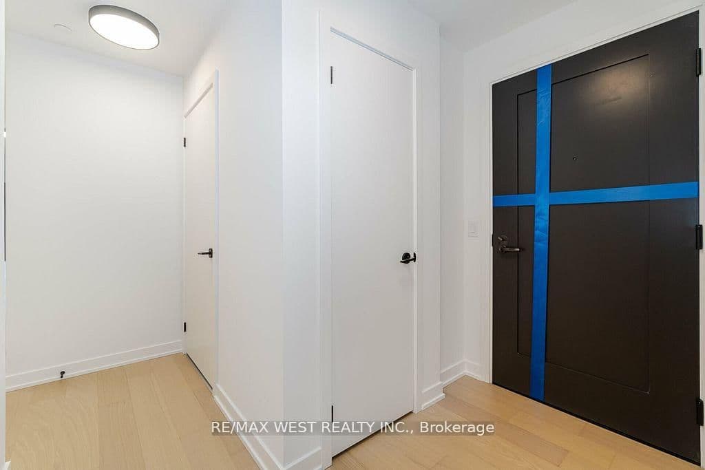 123 Portland Street, Unit 403 thumbnail 4