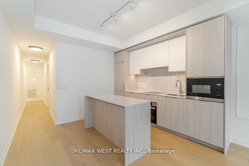 123 Portland Street, Unit 403 thumbnail 6