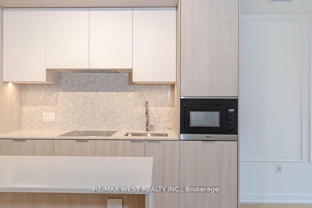 123 Portland Street, Unit 403 thumbnail 9