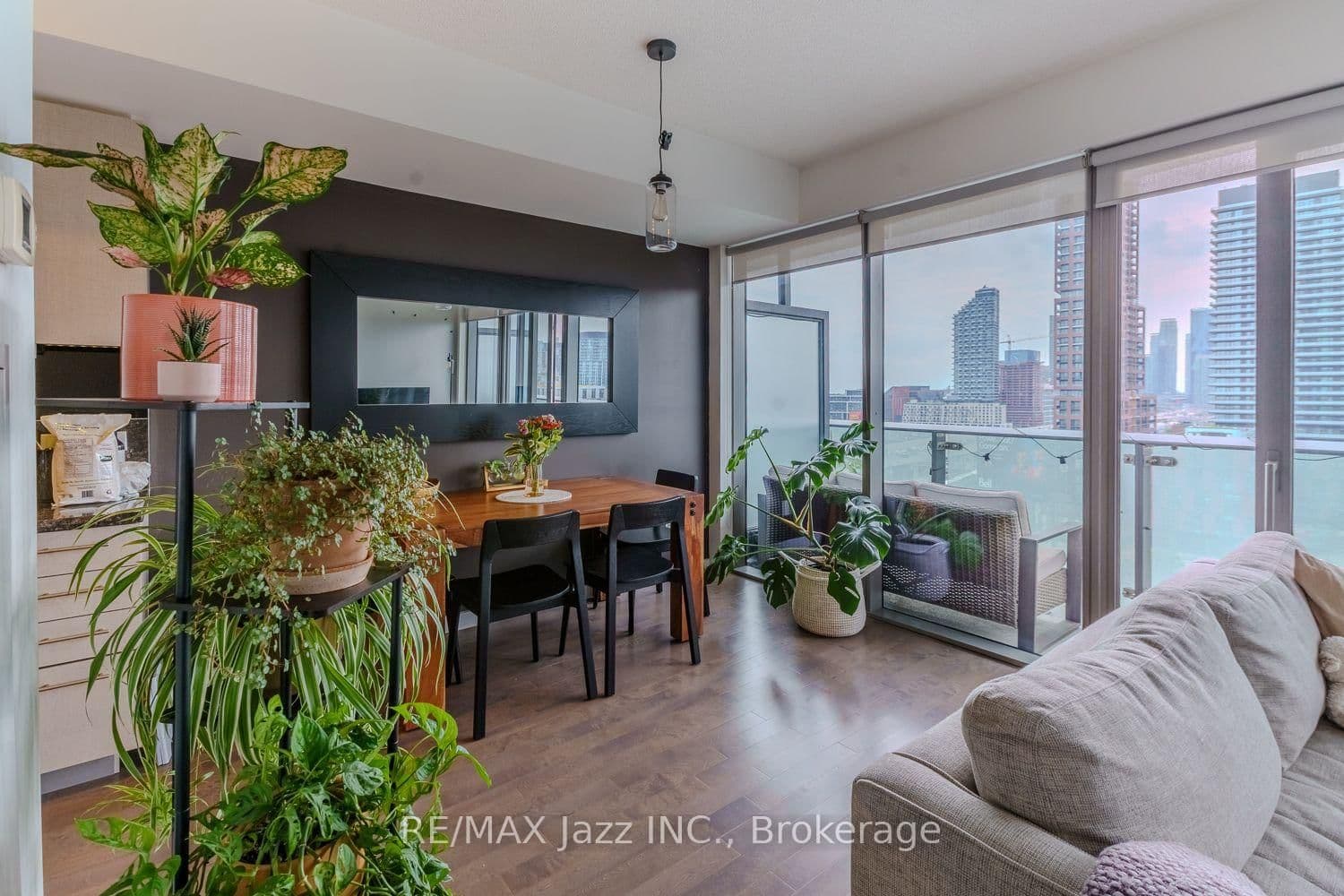 70 Distillery Lane, Unit 1409 thumbnail 10