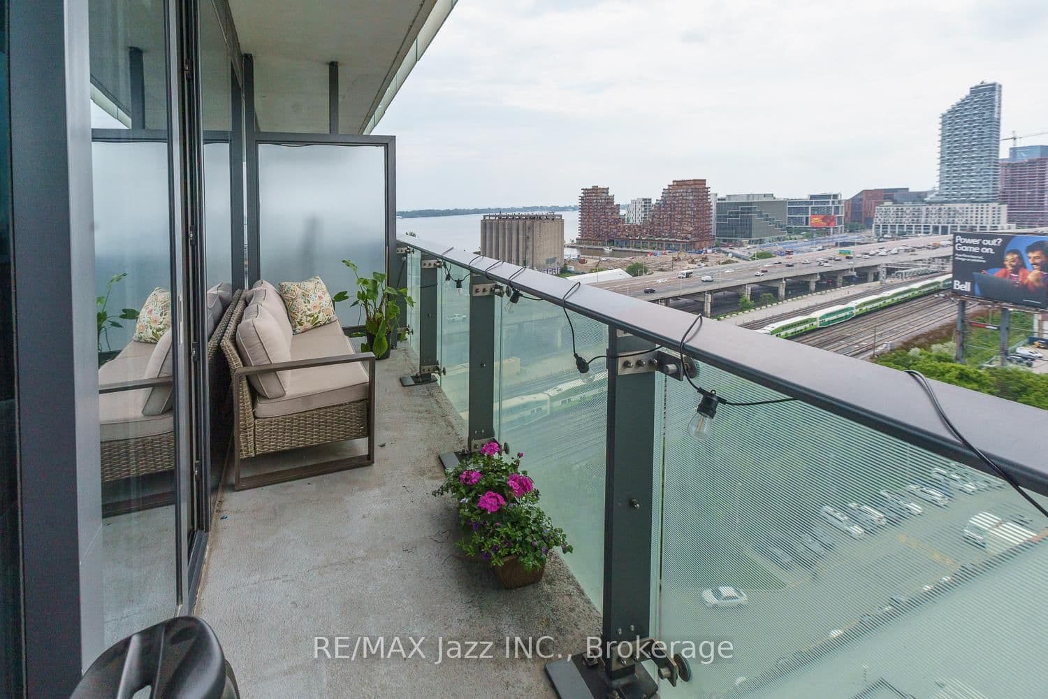 70 Distillery Lane, Unit 1409 thumbnail 11