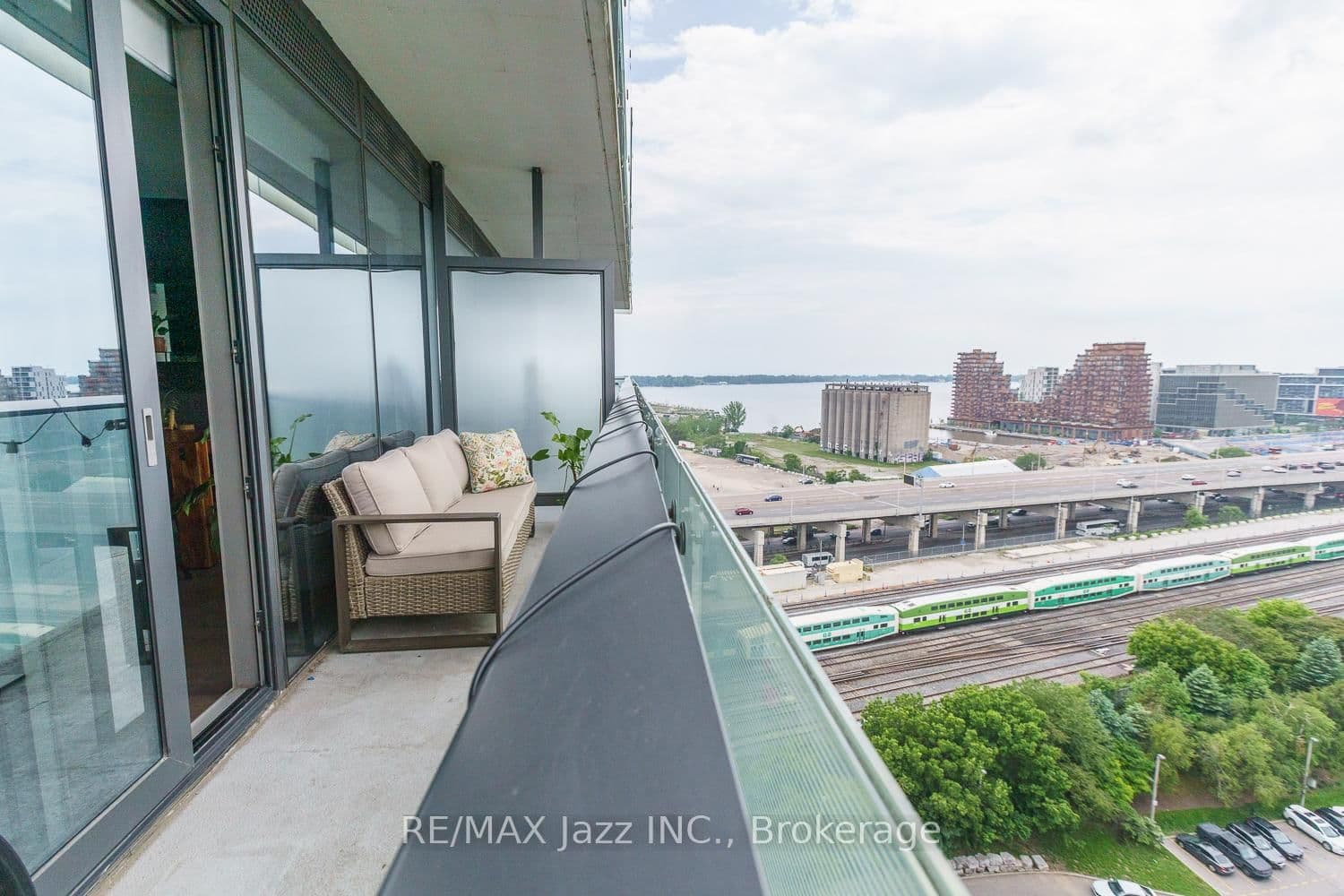 70 Distillery Lane, Unit 1409 thumbnail 12