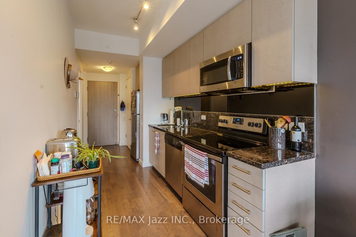 70 Distillery Lane, Unit 1409 thumbnail 4