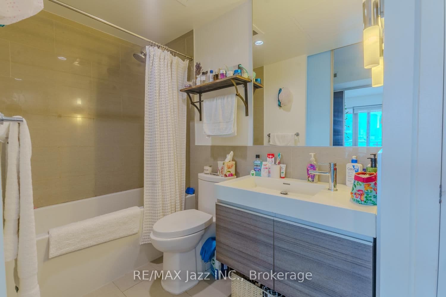70 Distillery Lane, Unit 1409 thumbnail 6