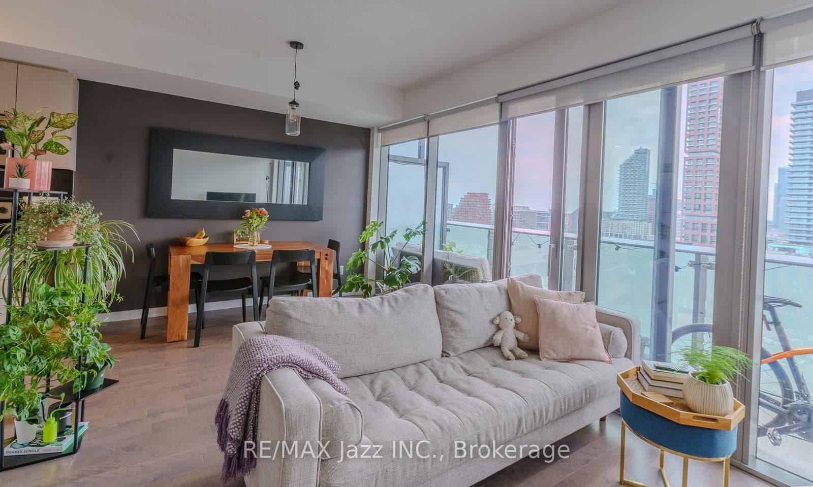 70 Distillery Lane, Unit 1409 thumbnail 8