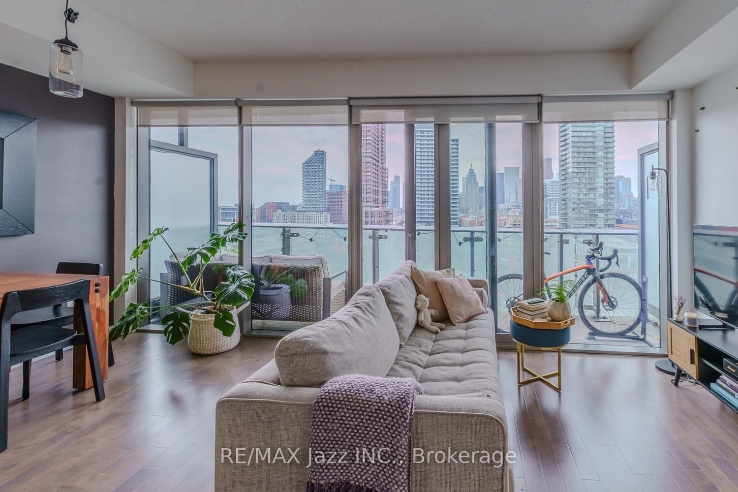 70 Distillery Lane, Unit 1409 thumbnail 9