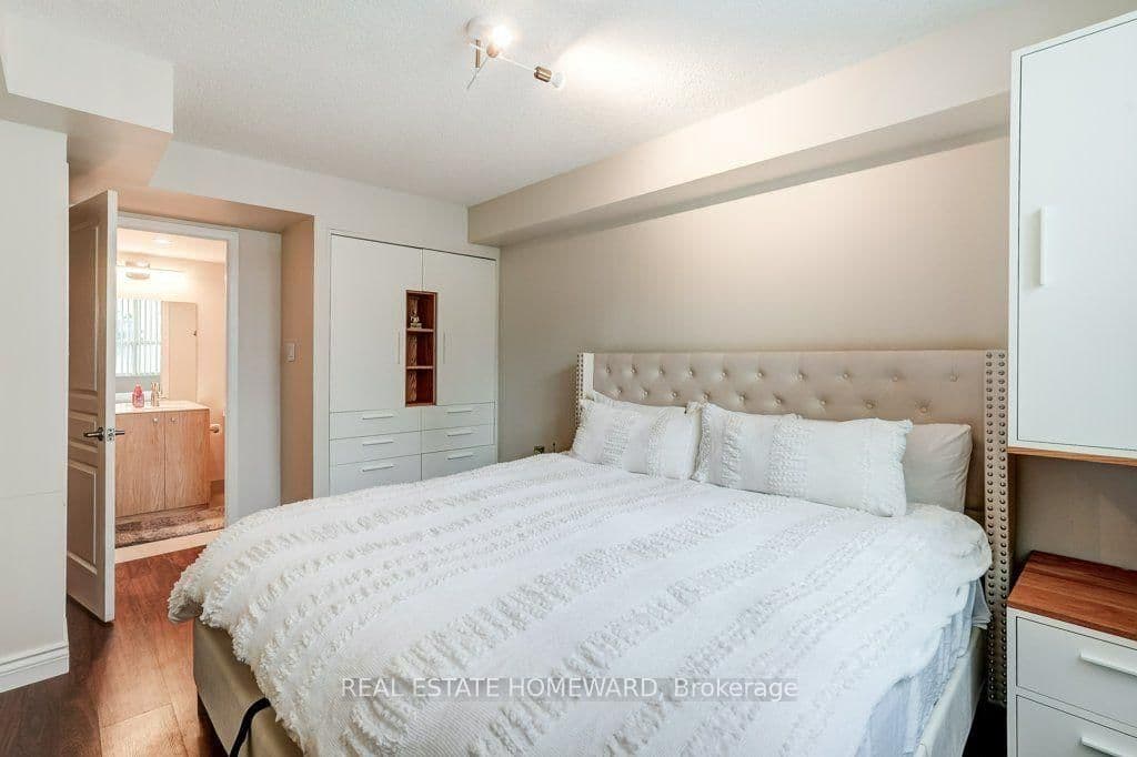 323 E Richmond Street, Unit 1009 thumbnail 23