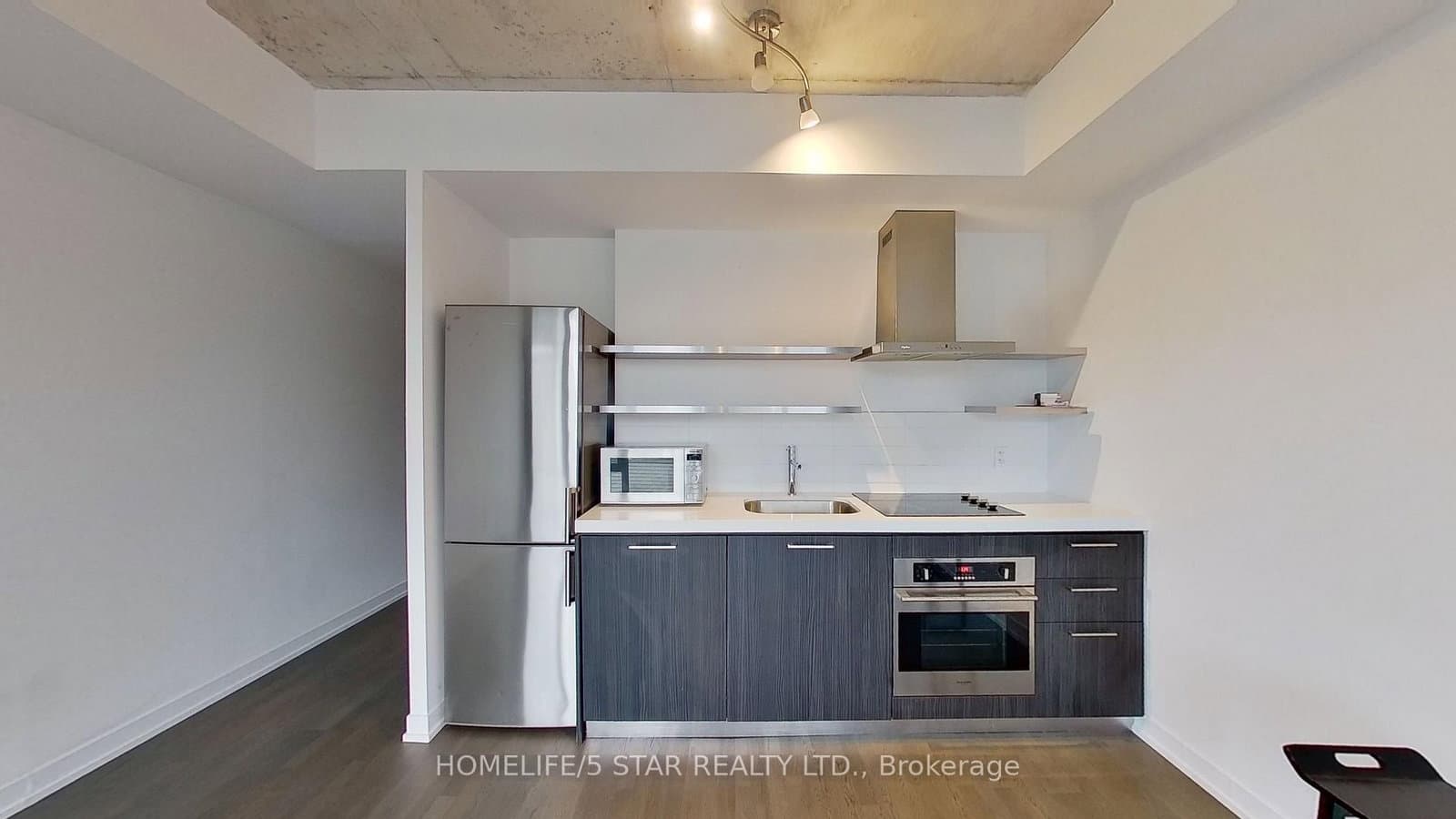 560 King Street W, Unit 618 thumbnail 2