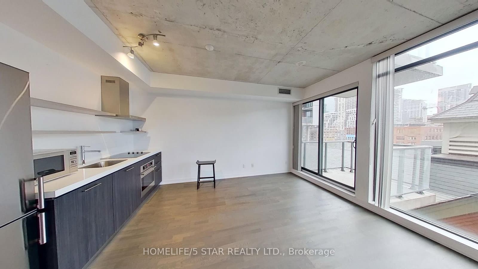 560 King Street W, Unit 618 thumbnail 3