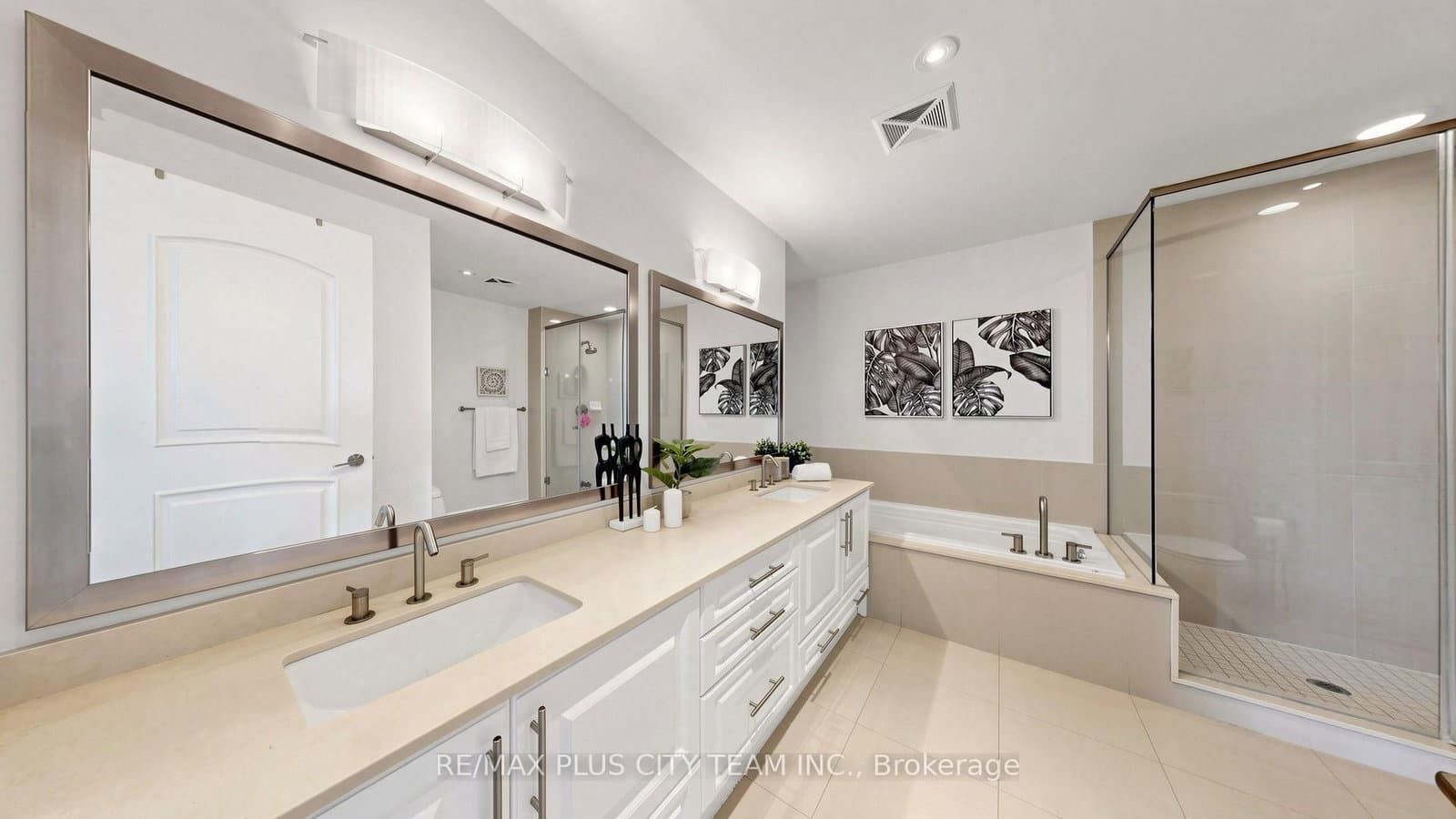 16 Harbour Street, Unit 4302 thumbnail 23