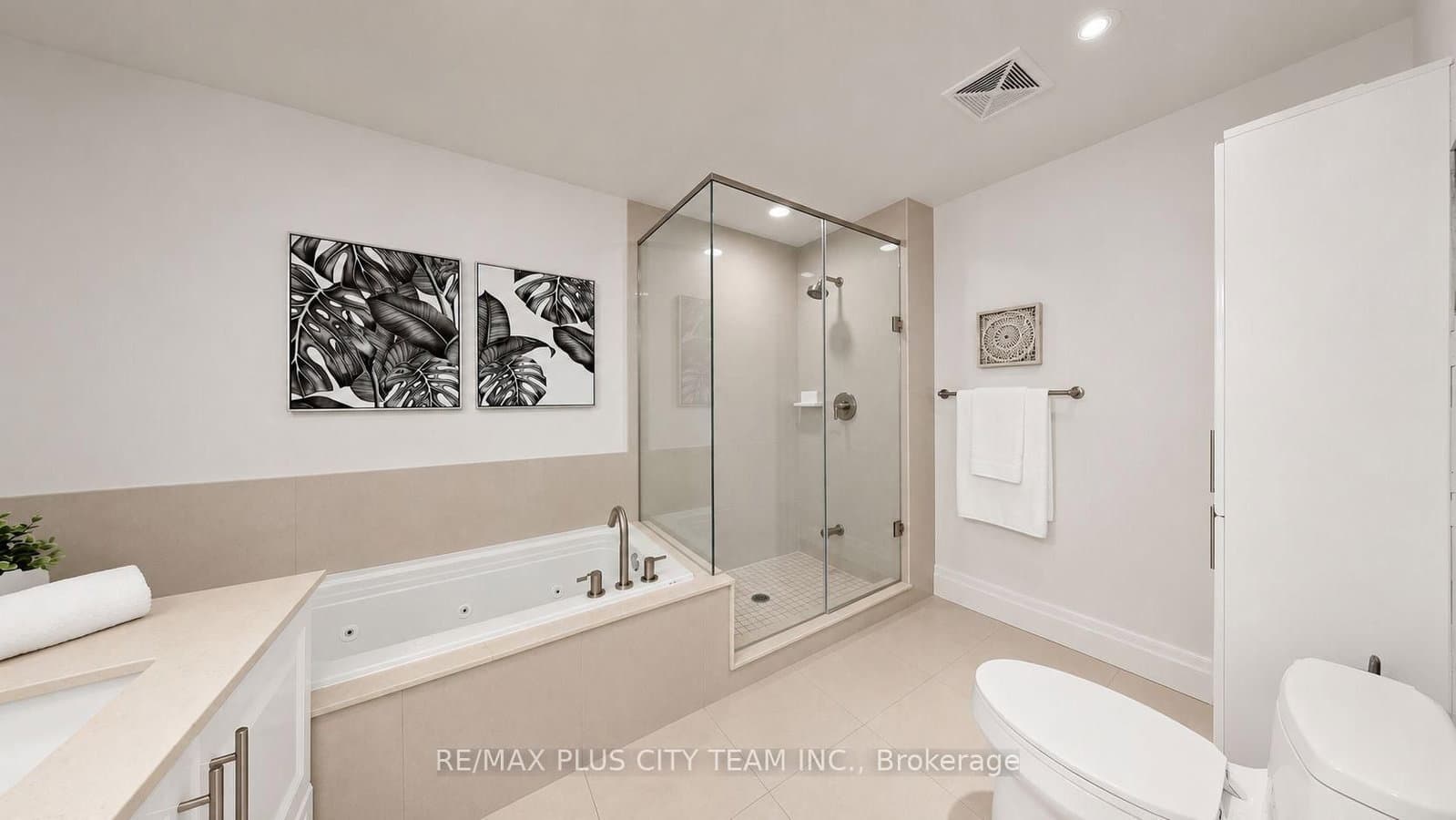 16 Harbour Street, Unit 4302 thumbnail 25