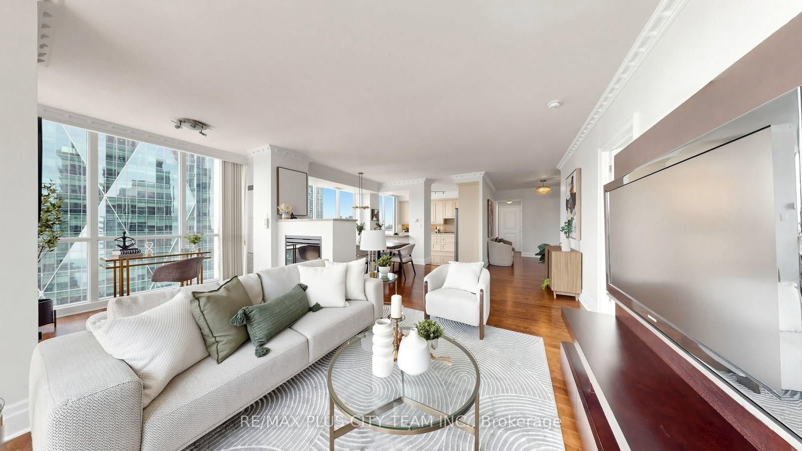 16 Harbour Street, Unit 4302 thumbnail 3
