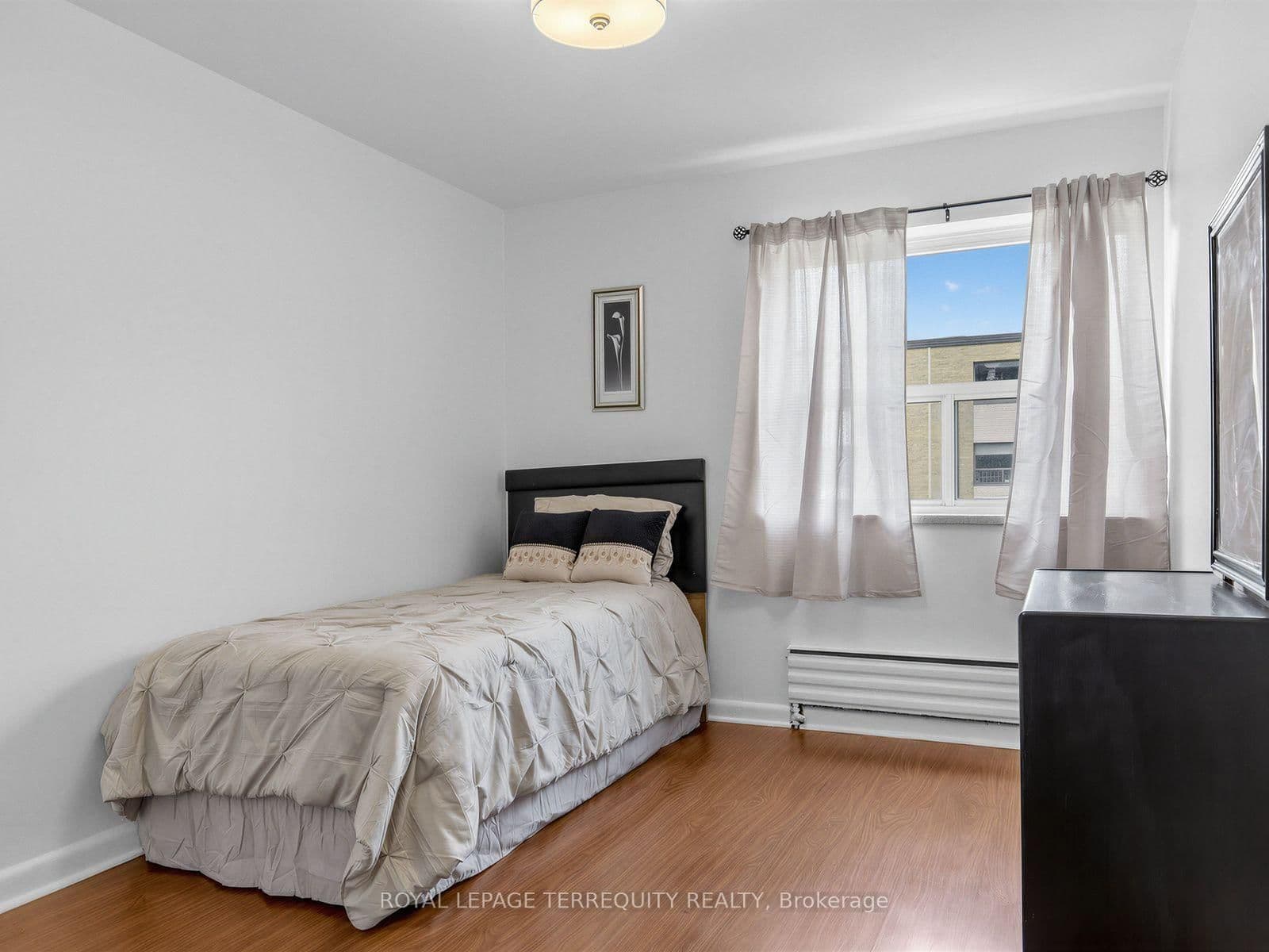 8 Kingsbridge Court, Unit 404 thumbnail 16