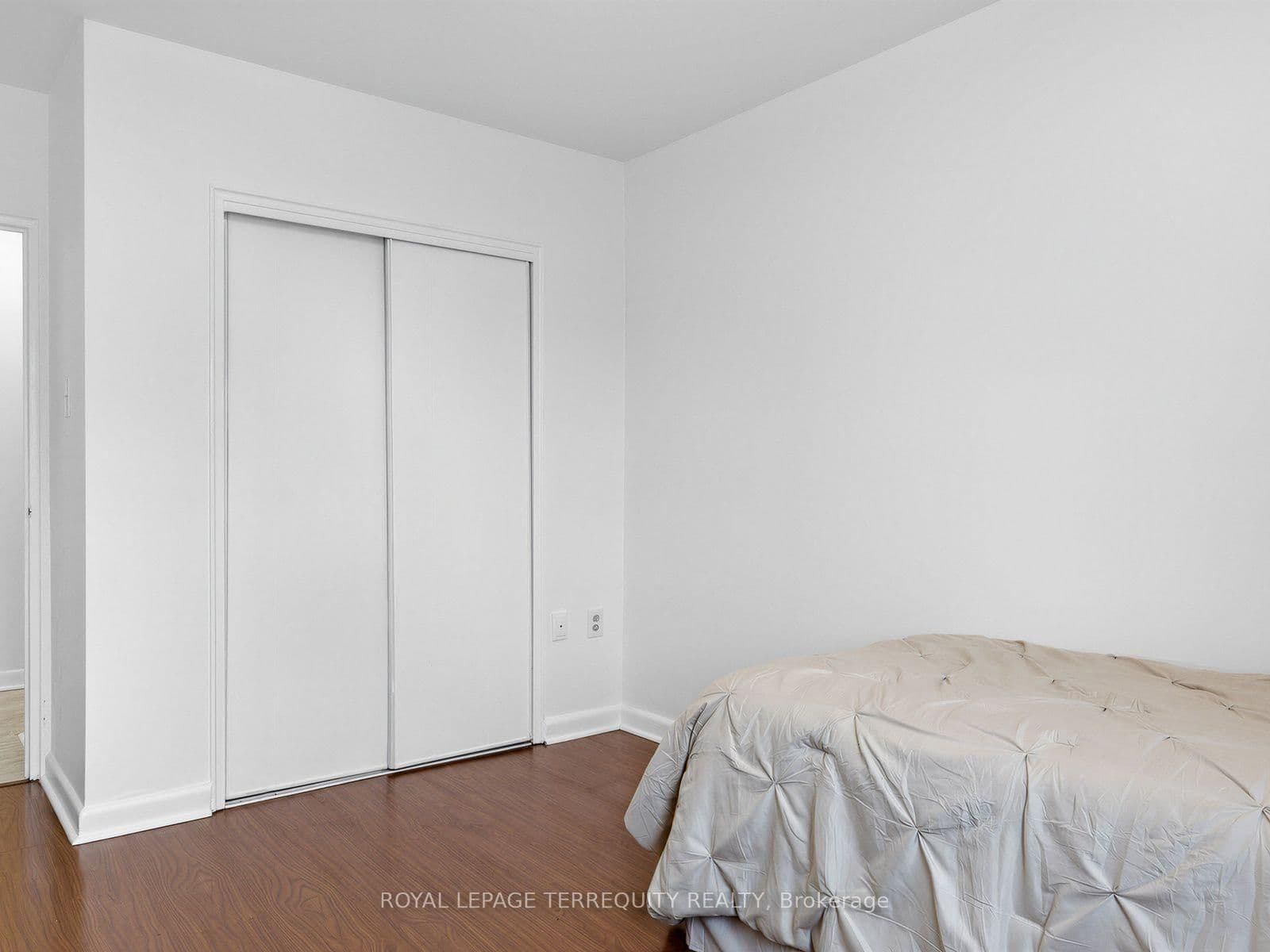 8 Kingsbridge Court, Unit 404 thumbnail 18