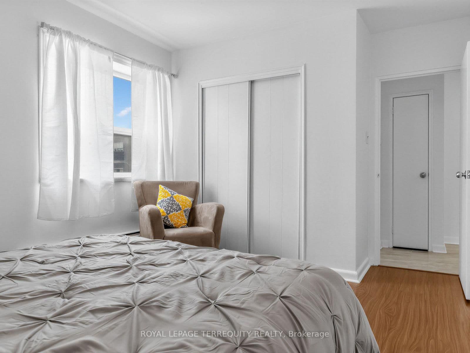 8 Kingsbridge Court, Unit 404 thumbnail 19