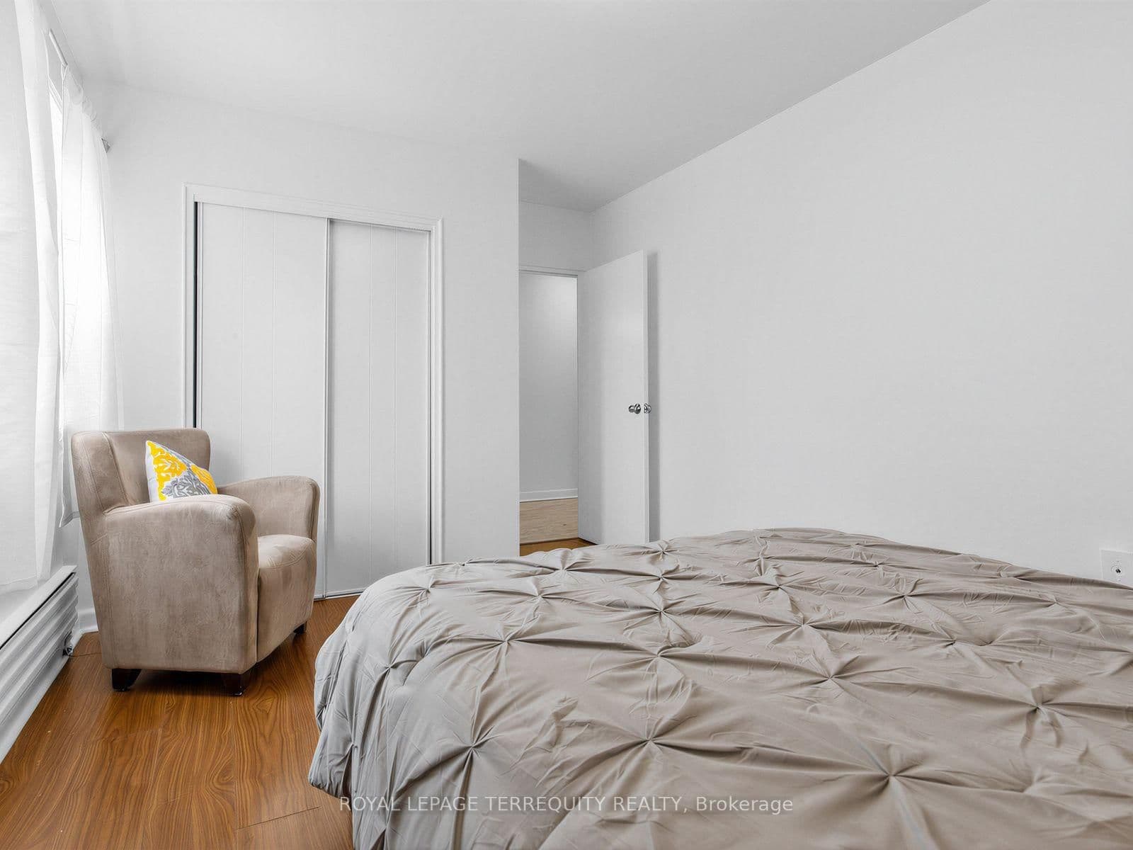 8 Kingsbridge Court, Unit 404 thumbnail 22