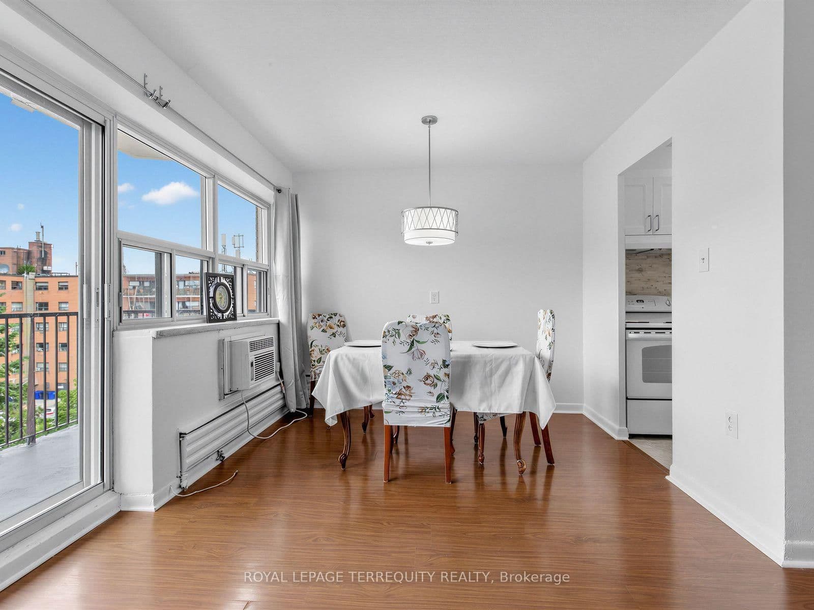 8 Kingsbridge Court, Unit 404 thumbnail 6