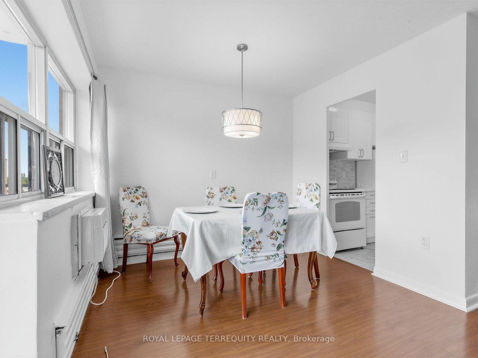 8 Kingsbridge Court, Unit 404 thumbnail 7