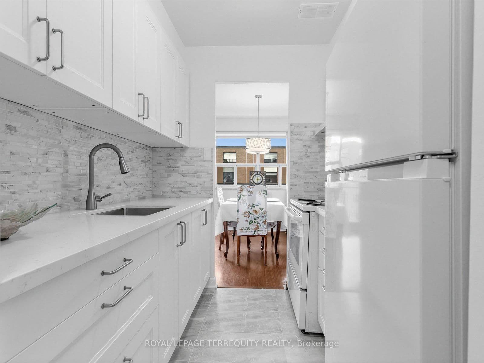 8 Kingsbridge Court, Unit 404 thumbnail 8