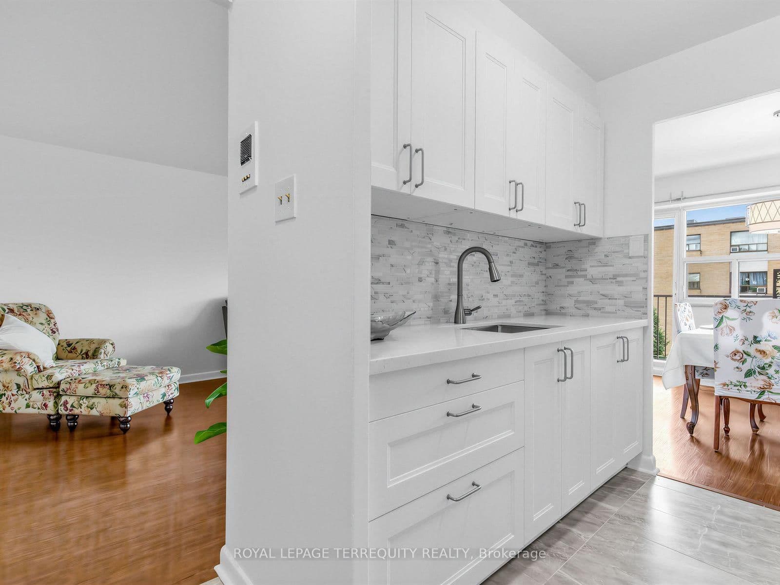 8 Kingsbridge Court, Unit 404 thumbnail 9