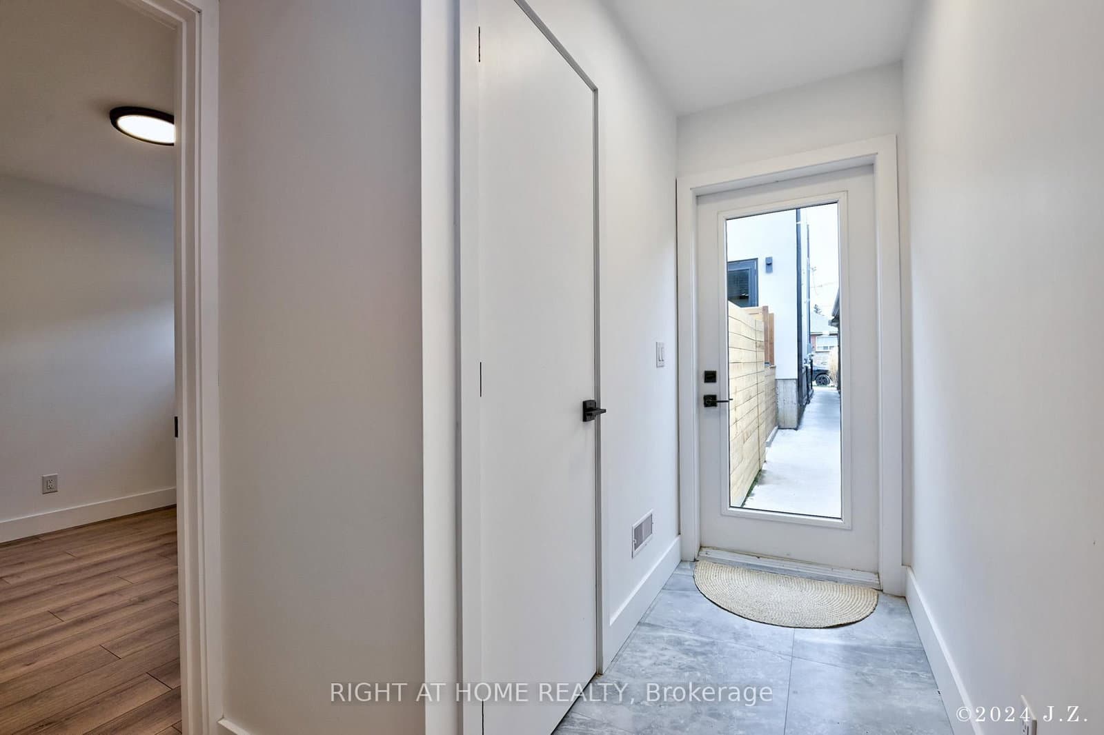 50A Lanark Avenue, Unit CoachHs - Image 1