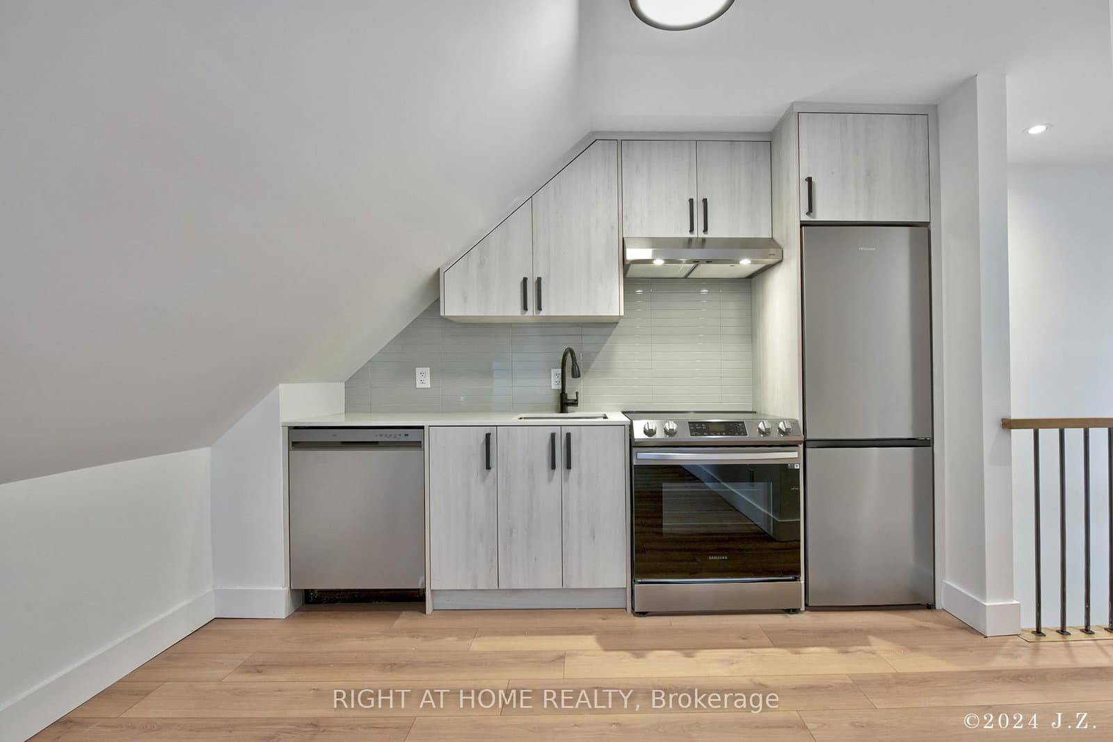 50A Lanark Avenue, Unit CoachHs thumbnail 6