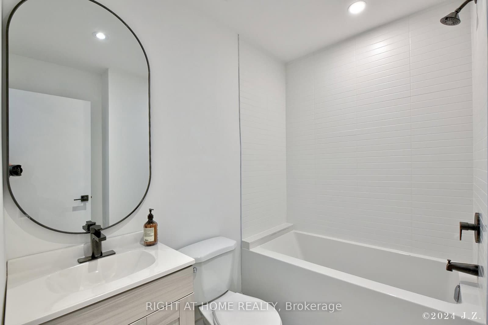 50A Lanark Avenue, Unit CoachHs thumbnail 8